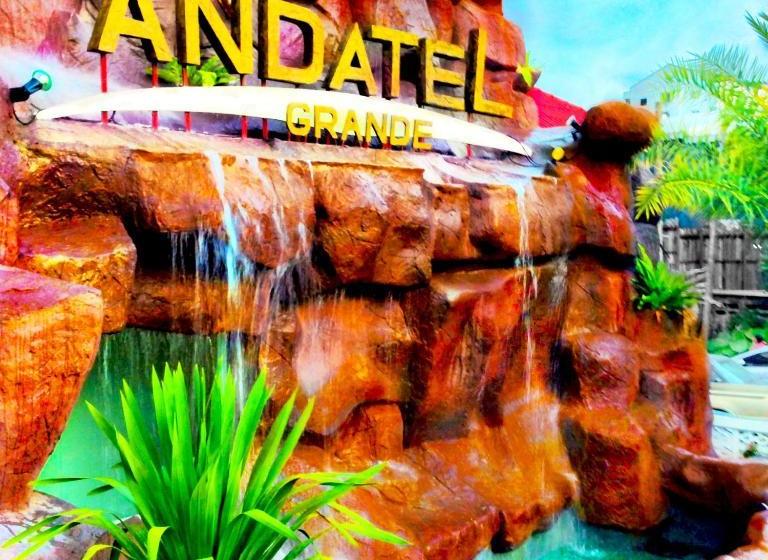 בית מלון כפרי Andatel Grandé Patong Phuket