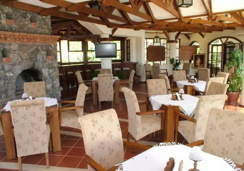 בית מלון כפרי Artemisia Royal Park Club