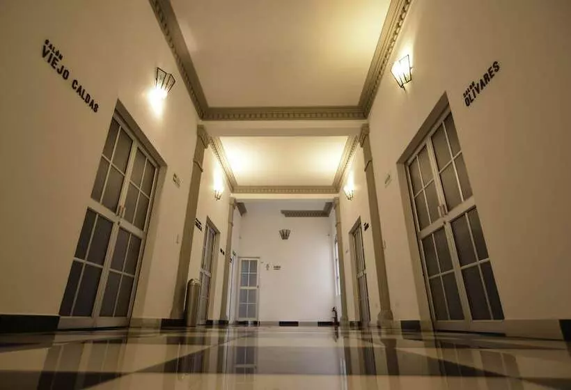 Hotelli Ayenda Escorial 1936