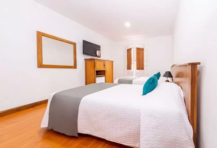 Hotelli Ayenda Escorial 1936