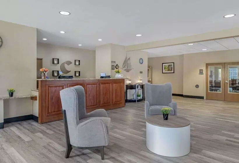 هتل Comfort Suites Lake Geneva East