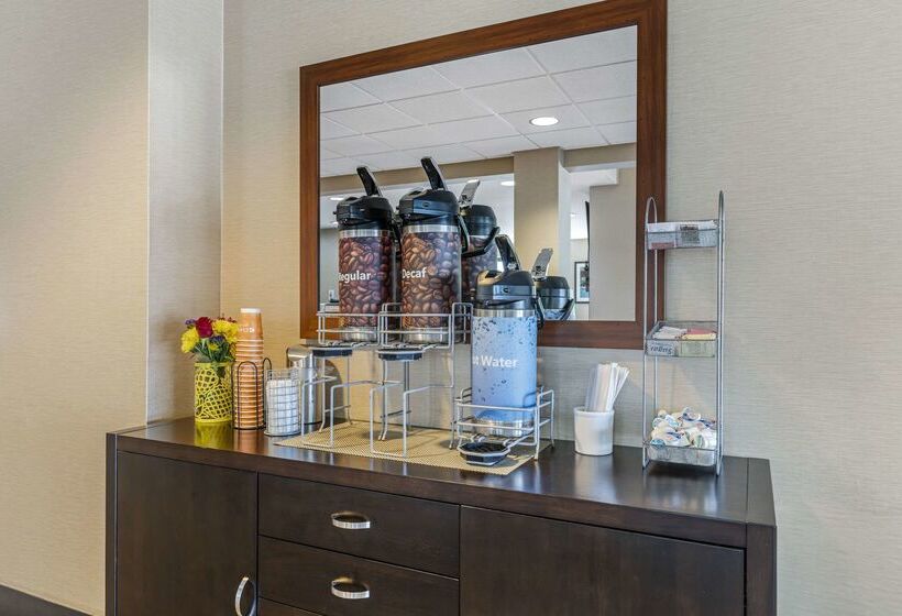 فندق Comfort Suites Lake Geneva East