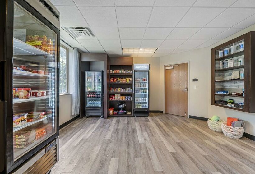 فندق Comfort Suites Lake Geneva East