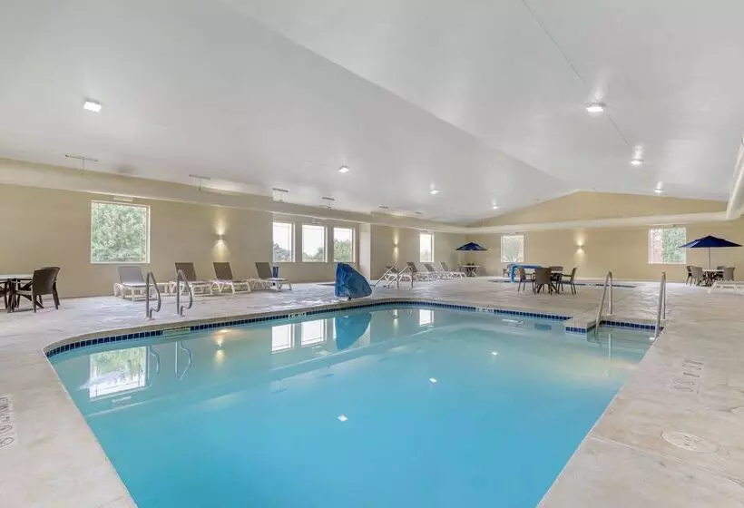 هتل Comfort Suites Lake Geneva East