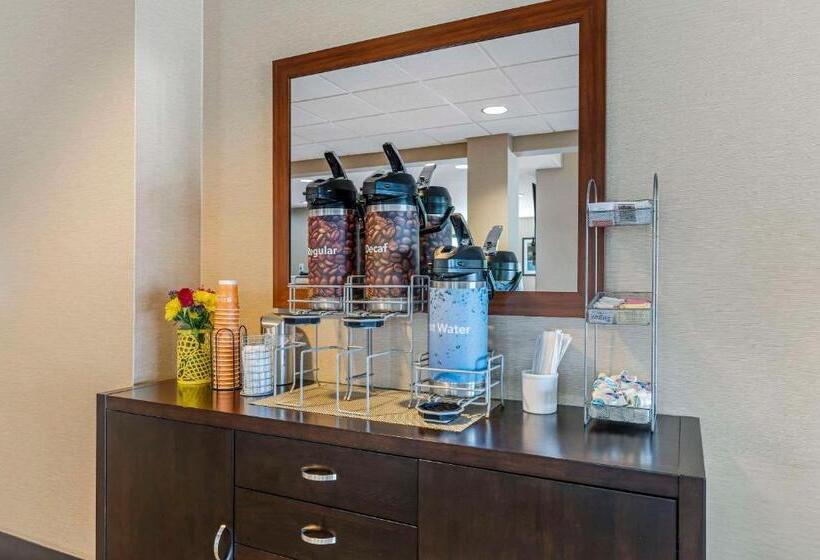 فندق Comfort Suites Lake Geneva East