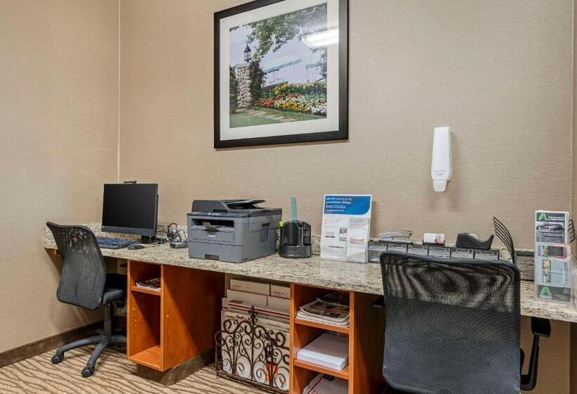 فندق Comfort Suites Lake Geneva East