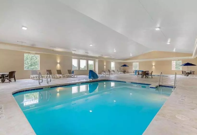 هتل Comfort Suites Lake Geneva East