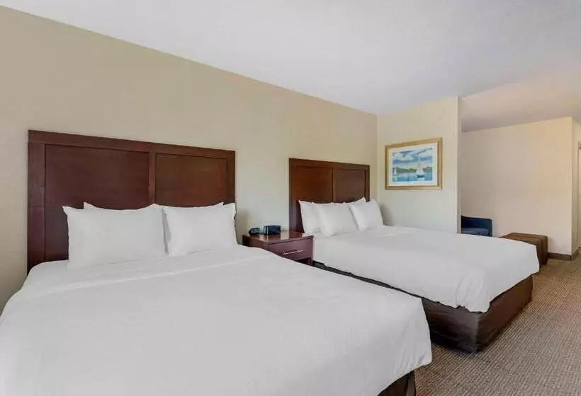 هتل Comfort Suites Lake Geneva East