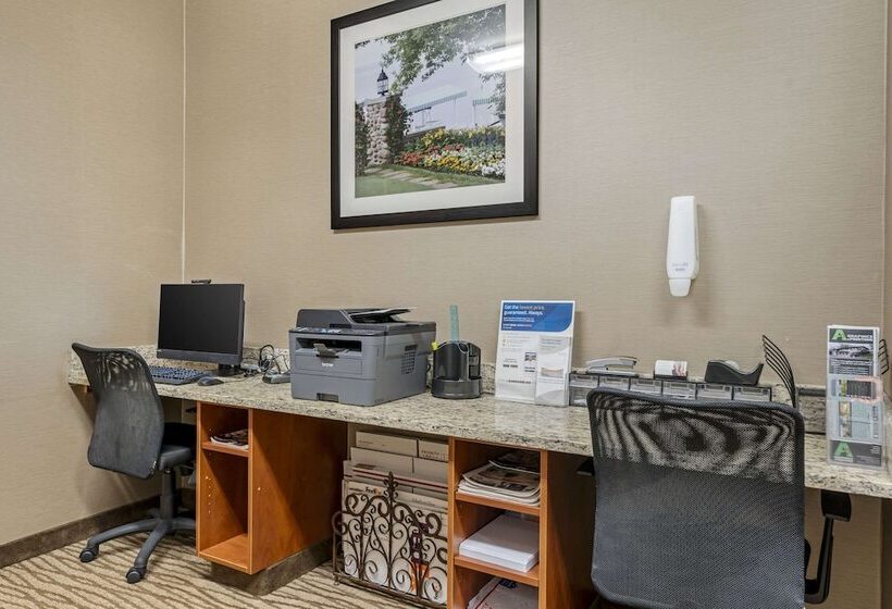 فندق Comfort Suites Lake Geneva East