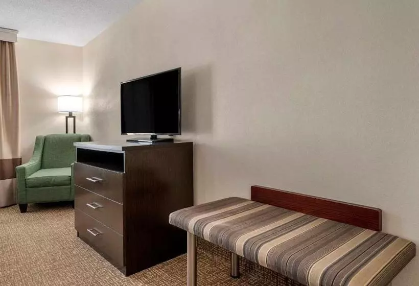 Отель Comfort Suites Miamisburg Dayton South