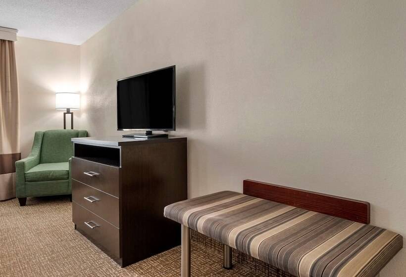 Отель Comfort Suites Miamisburg Dayton South