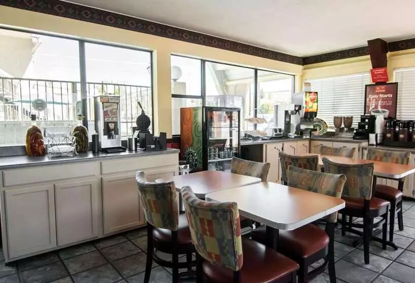 Hotelli Super 8 By Wyndham Albuquerque Downtown