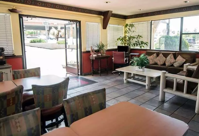 Hotelli Super 8 By Wyndham Albuquerque Downtown