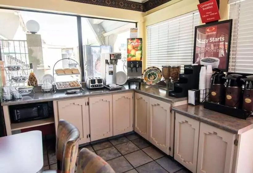 Hotelli Super 8 By Wyndham Albuquerque Downtown