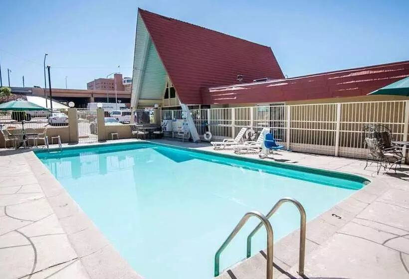 Hotelli Super 8 By Wyndham Albuquerque Downtown