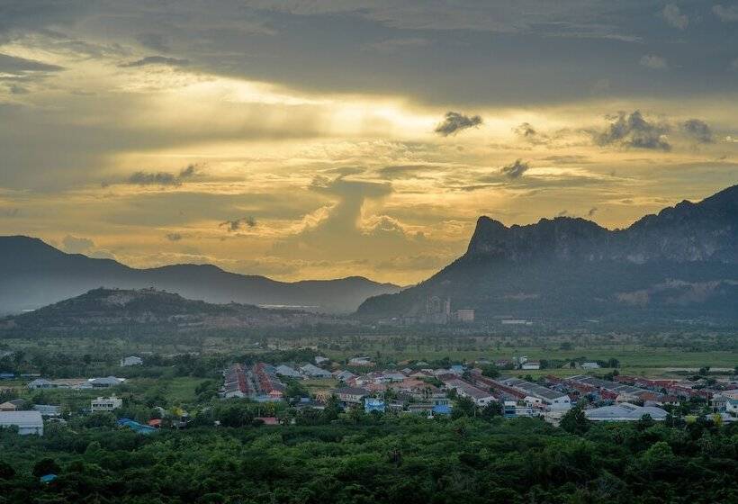 בית מלון כפרי Golden Beach Chaam