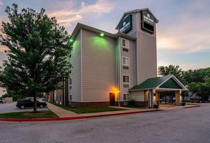 ホテル Hometowne Studios & Suites By Red Roof Bentonville