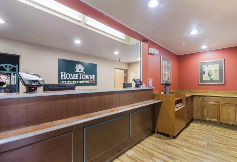 ホテル Hometowne Studios & Suites By Red Roof Bentonville