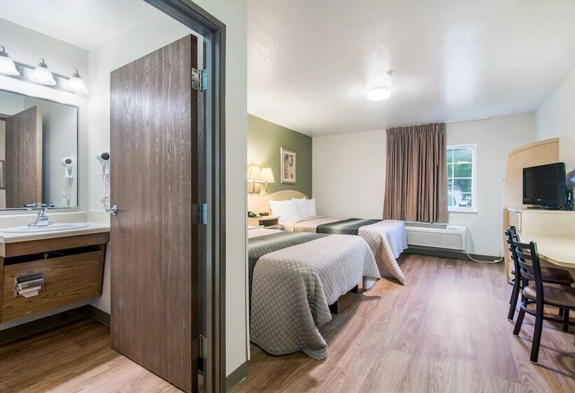 ホテル Hometowne Studios & Suites By Red Roof Bentonville