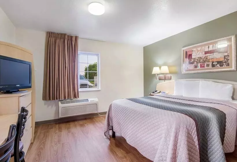 هتل Hometowne Studios & Suites By Red Roof Bentonville