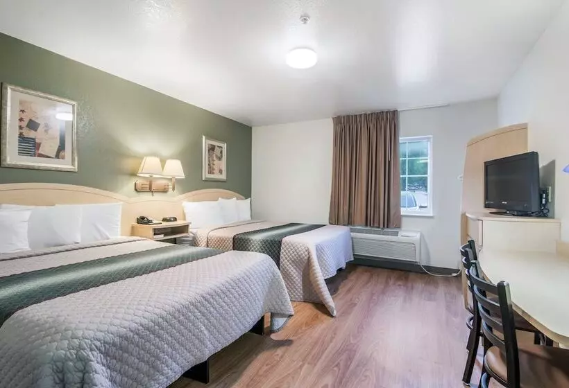 هتل Hometowne Studios & Suites By Red Roof Bentonville