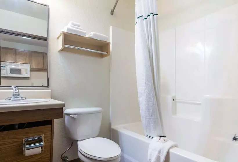 هتل Hometowne Studios & Suites By Red Roof Bentonville