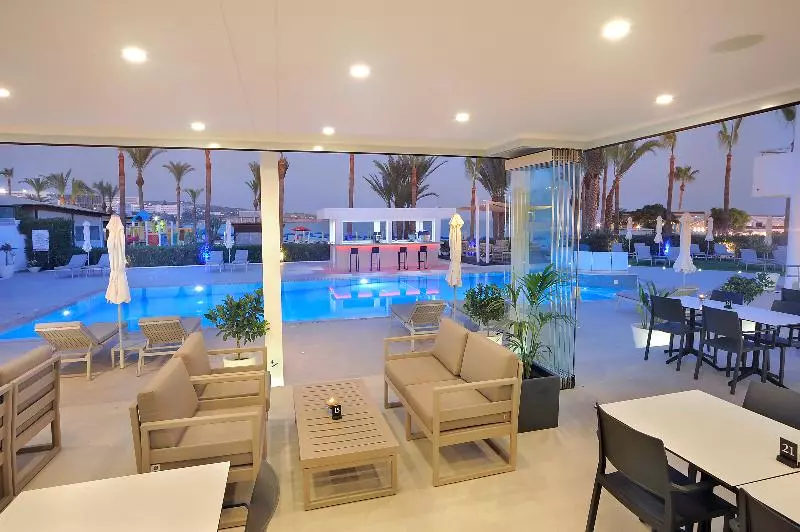 酒店 Okeanos Beach Boutique