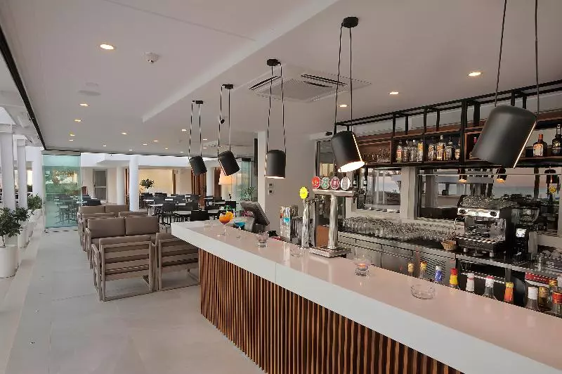 酒店 Okeanos Beach Boutique