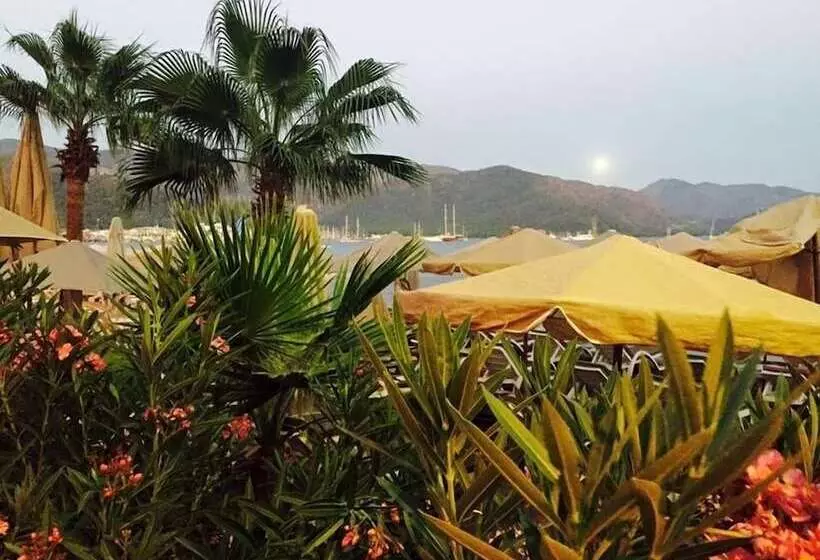 ホテル Mehtap Beach