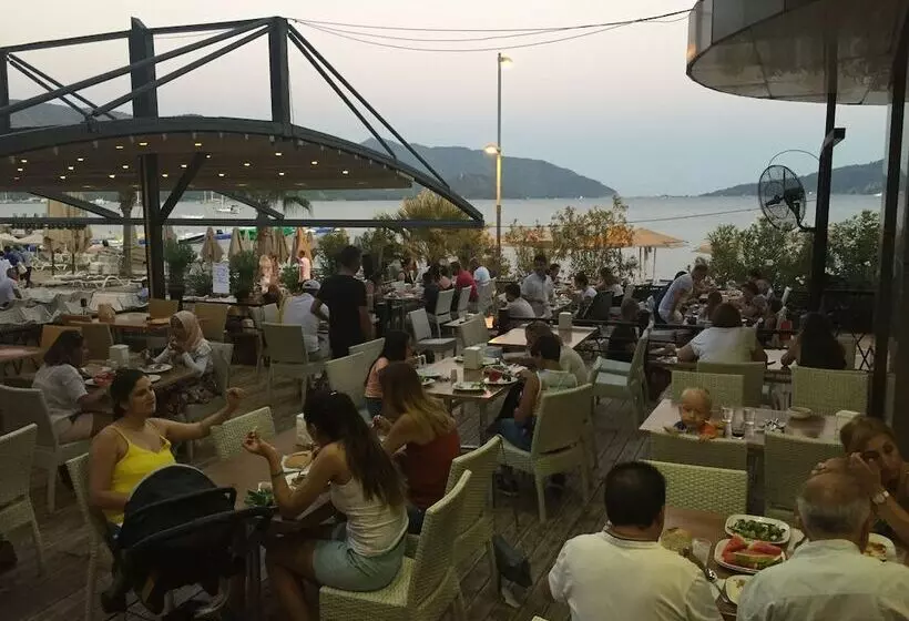 ホテル Mehtap Beach