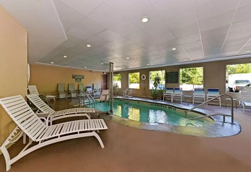 هتل Quality Suites