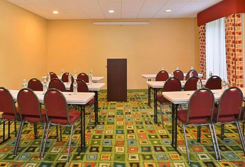 هتل Quality Suites