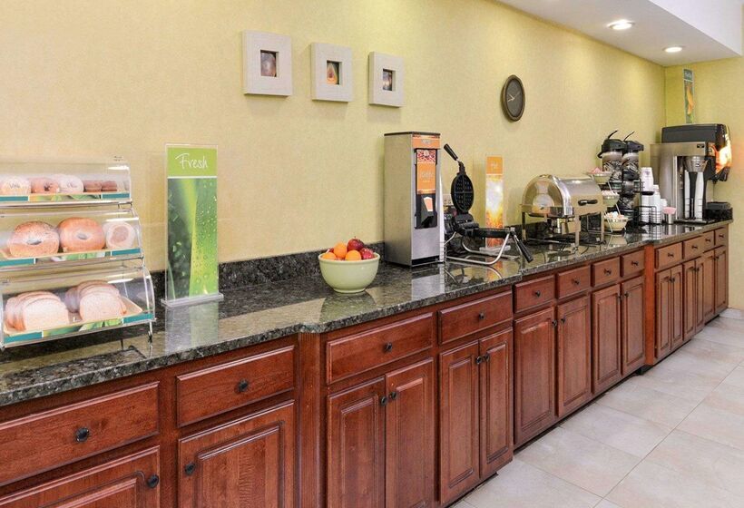 בית מלון כפרי Quality Suites