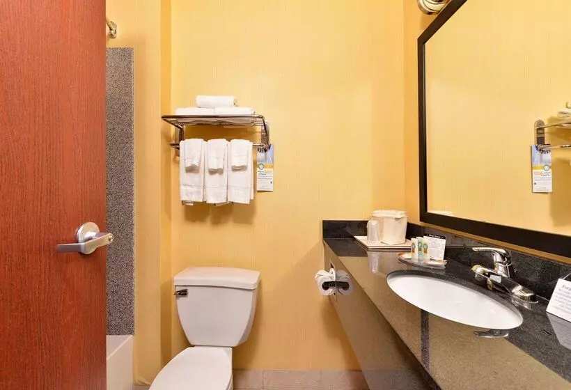 هتل Quality Suites