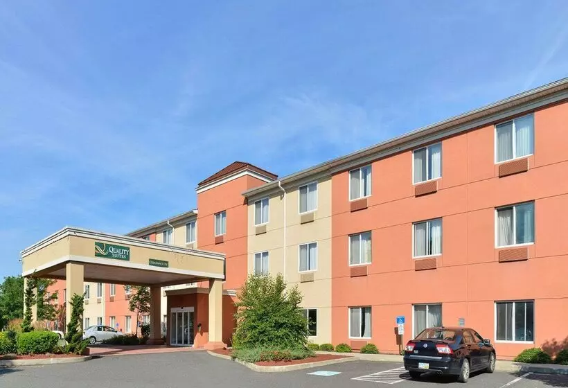 هتل Quality Suites