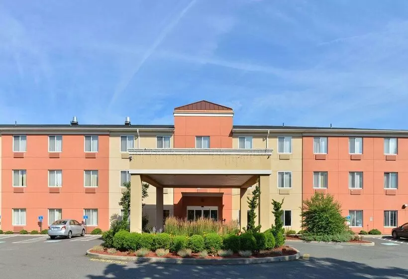 هتل Quality Suites