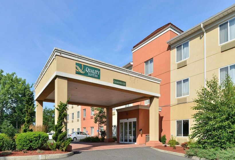 בית מלון כפרי Quality Suites