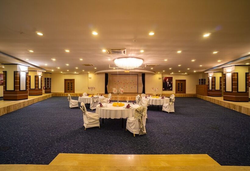 فندق Royal Atlantis Spa & Resort