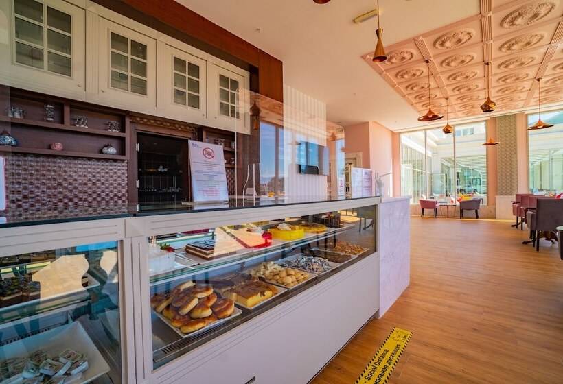 فندق Royal Atlantis Spa & Resort