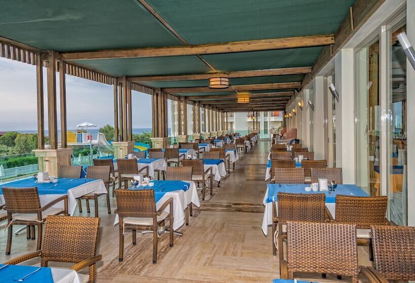 فندق Royal Atlantis Spa & Resort