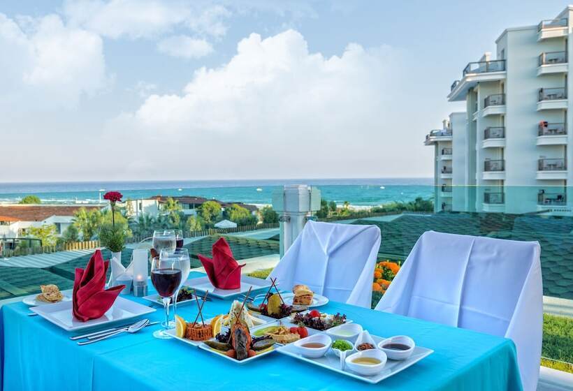 فندق Royal Atlantis Spa & Resort