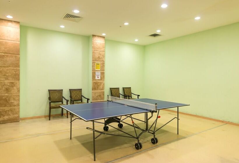 فندق Royal Atlantis Spa & Resort