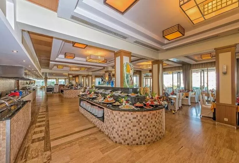 Отель Royal Atlantis Spa & Resort