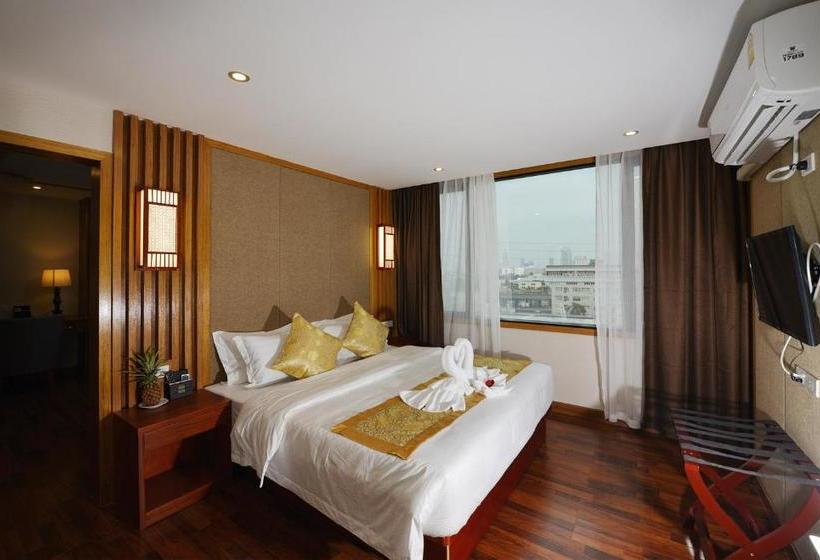 هتل The Travellers