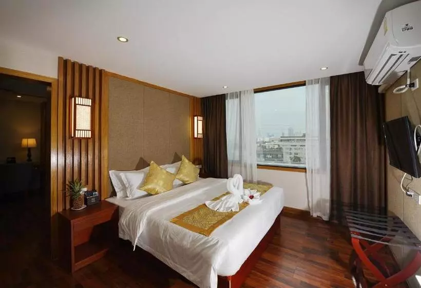 هتل The Travellers