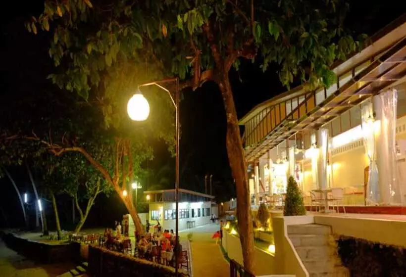 Koh Ngai Cliff Beach Resort