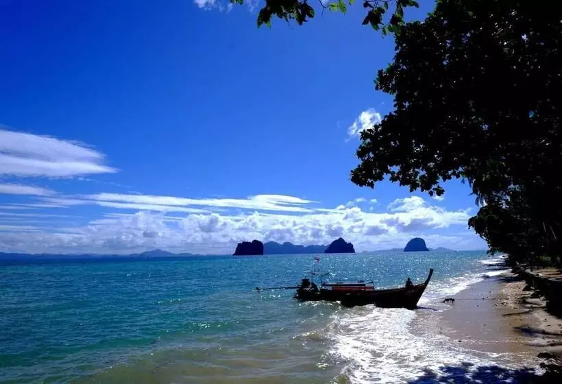 Koh Ngai Cliff Beach Resort