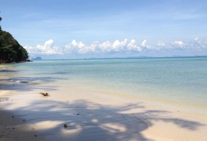 Koh Ngai Cliff Beach Resort