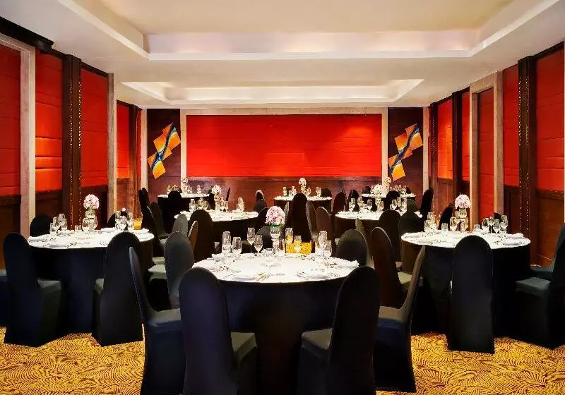 Radisson Resort And Suites Phuket