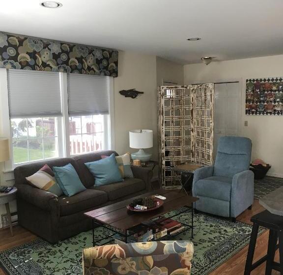 민박 The John Randall House